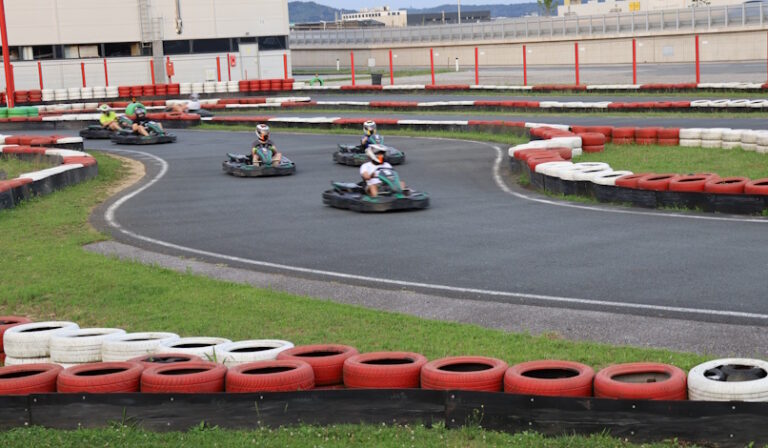 Karts auf Kartbahn